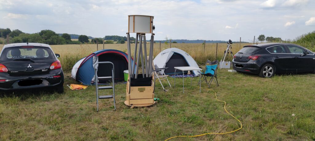 Zelt und Teleskop im Vogelsberg